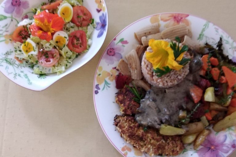 Hähnchenschnitzel mit bayerischem Reis und Ofengemüse